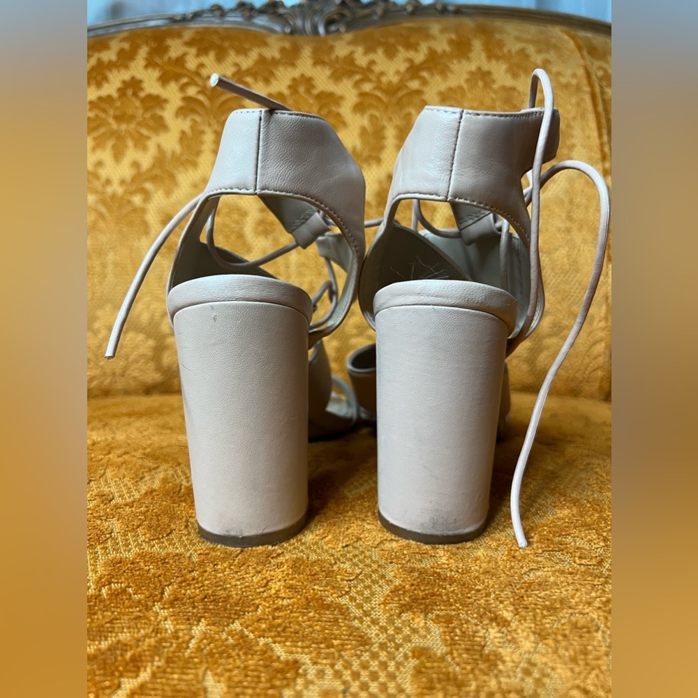 Vince Camuto chunky open toed heels with gold studs Size 6 1/2 - Picture 3 of 8